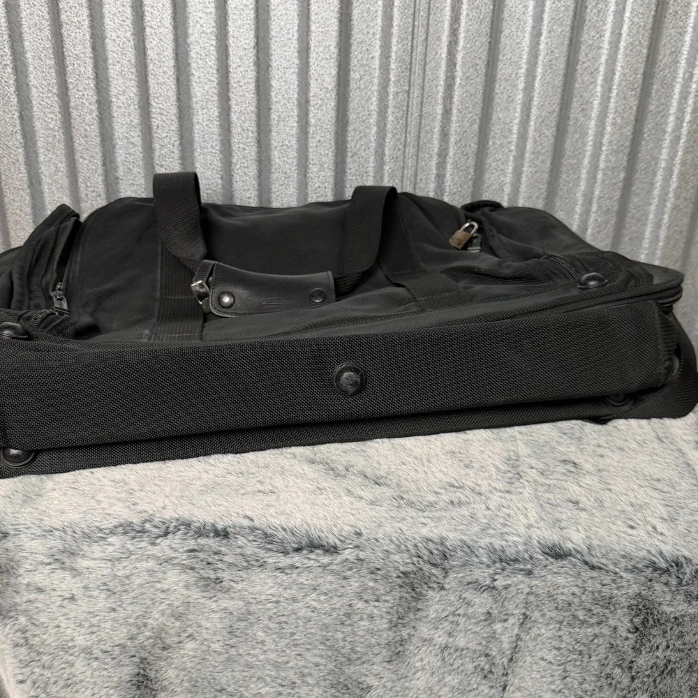 Tumi Black Ballistic Nylon Travel Duffel Bag Weekend Carry On Luggage